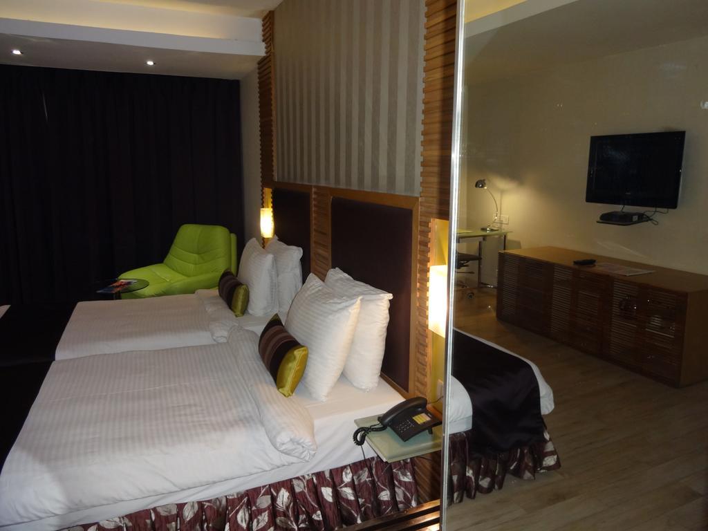 The Purple Leaf Hotels Haiderabad Buitenkant foto