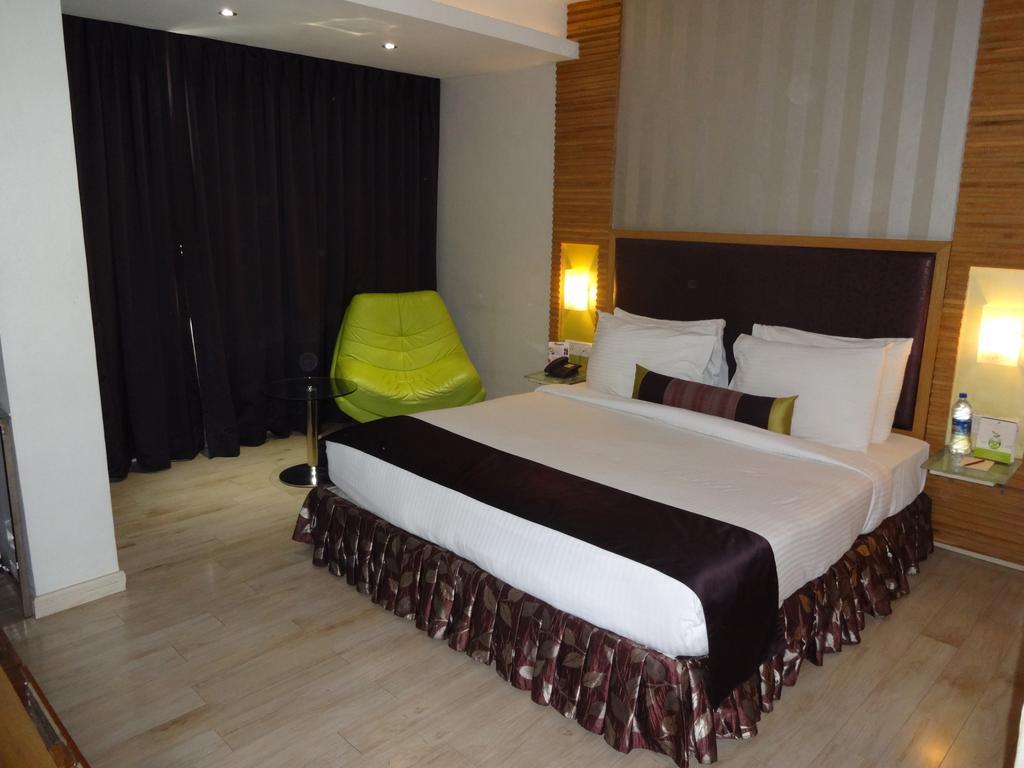The Purple Leaf Hotels Haiderabad Buitenkant foto