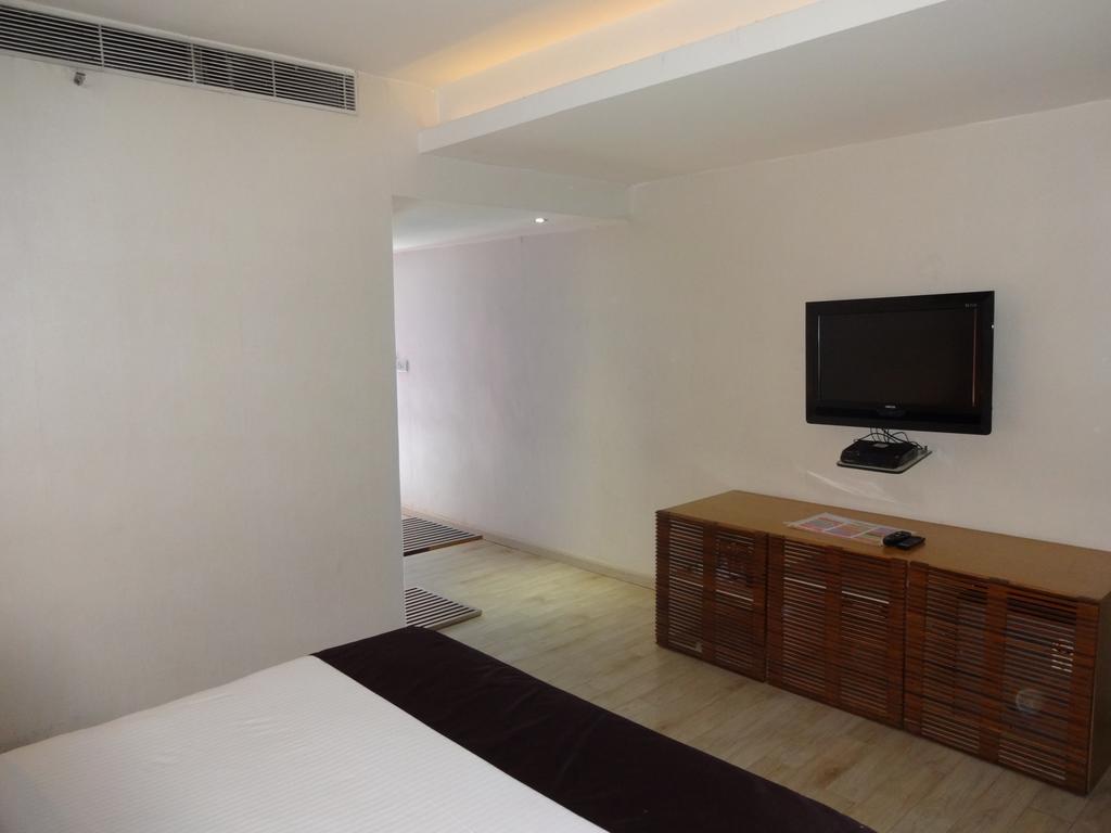 The Purple Leaf Hotels Haiderabad Buitenkant foto