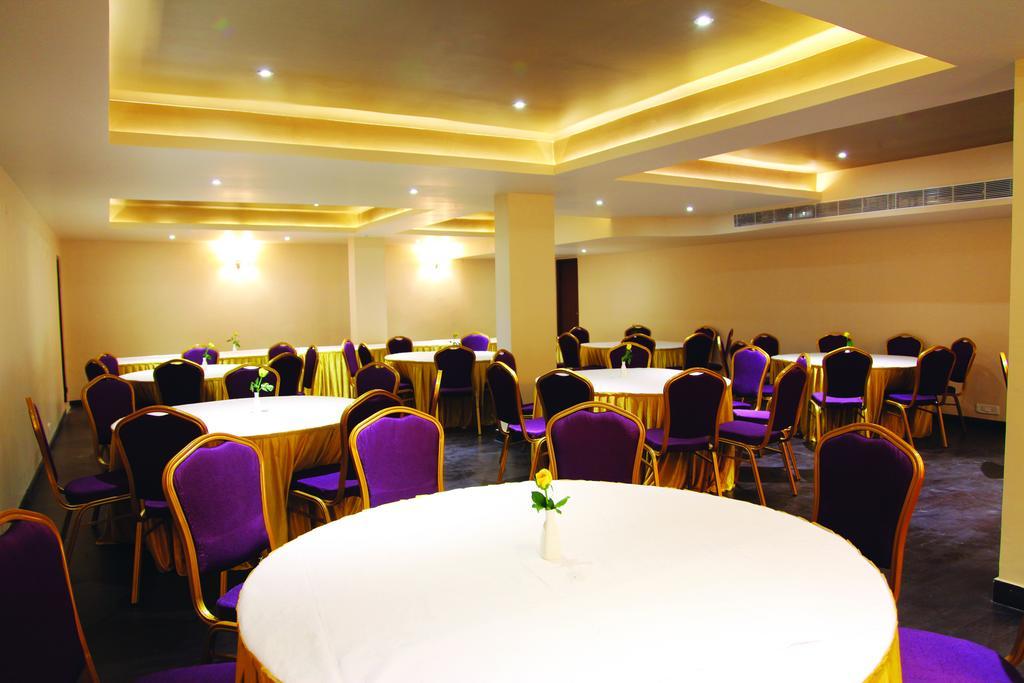 The Purple Leaf Hotels Haiderabad Buitenkant foto
