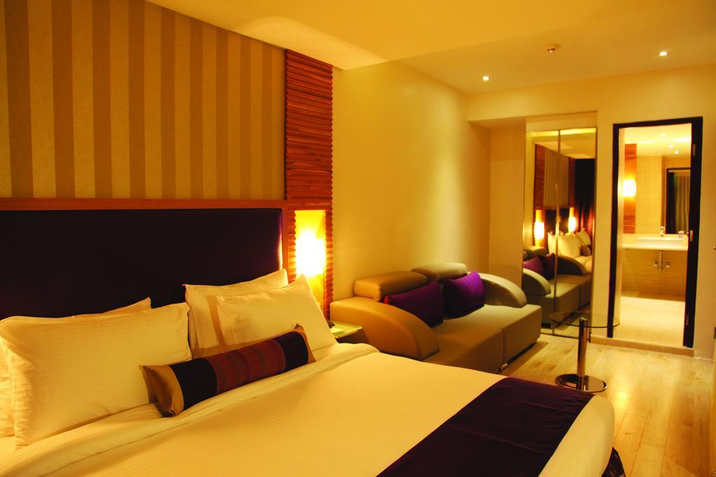 The Purple Leaf Hotels Haiderabad Buitenkant foto