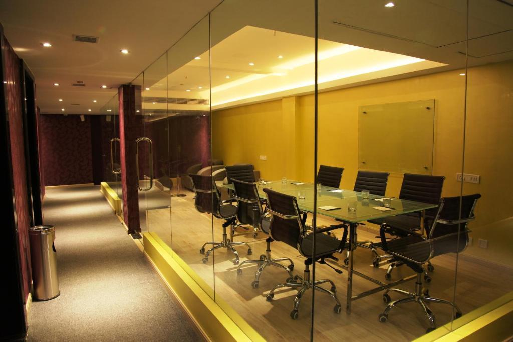 The Purple Leaf Hotels Haiderabad Buitenkant foto