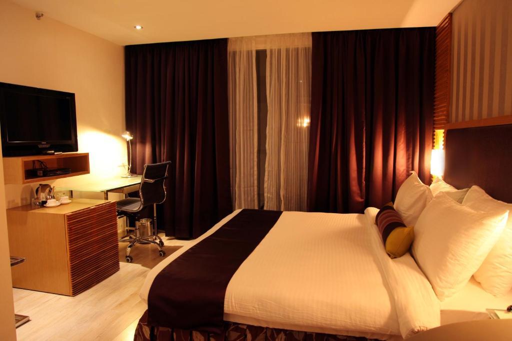 The Purple Leaf Hotels Haiderabad Buitenkant foto
